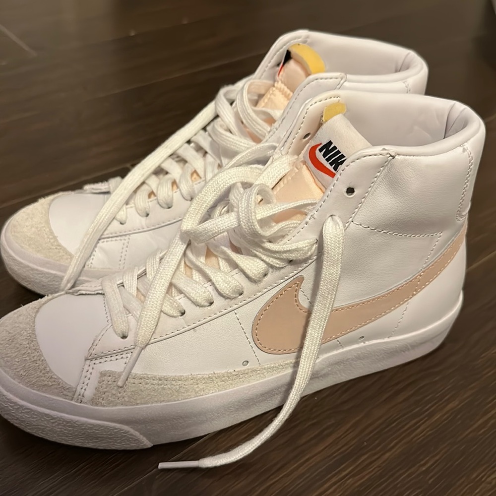 Nike blazers mid white and baby pink